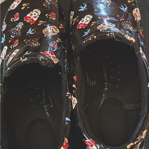 Slip resistant slip on shoes